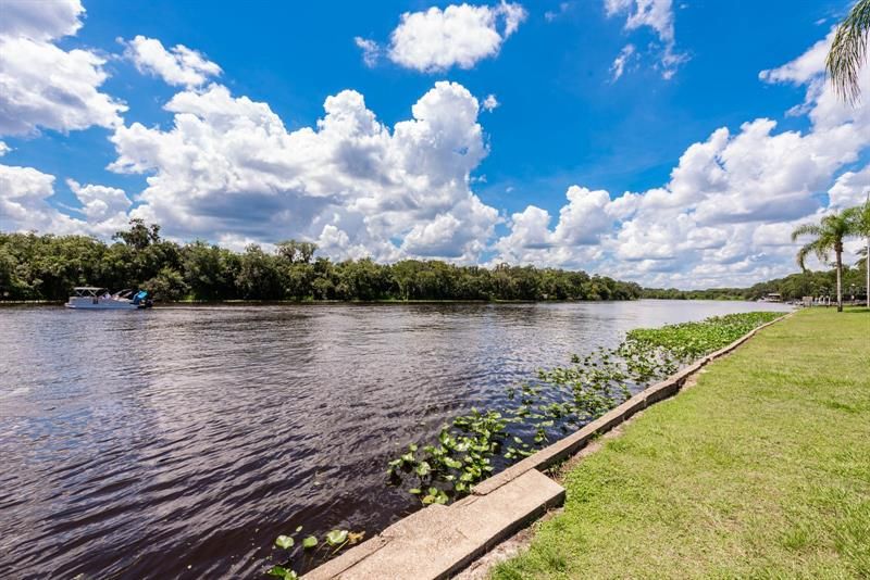 Easy access to the St. Johns River!