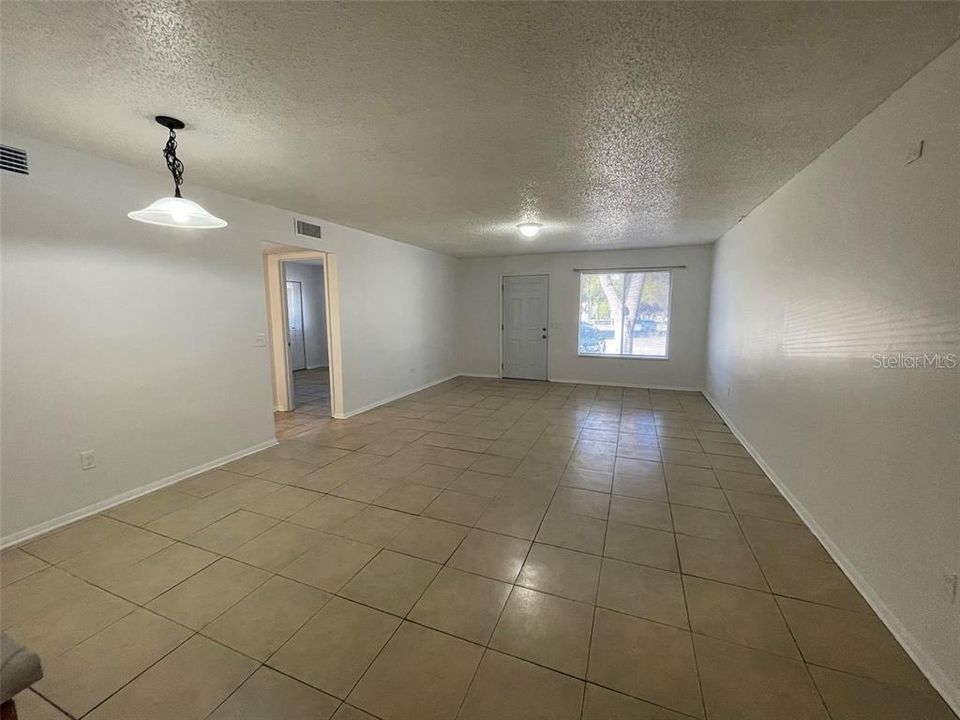 Recently Rented: $1,400 (3 beds, 2 baths, 1140 Square Feet)