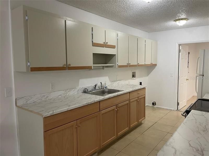 Recently Rented: $1,400 (3 beds, 2 baths, 1140 Square Feet)