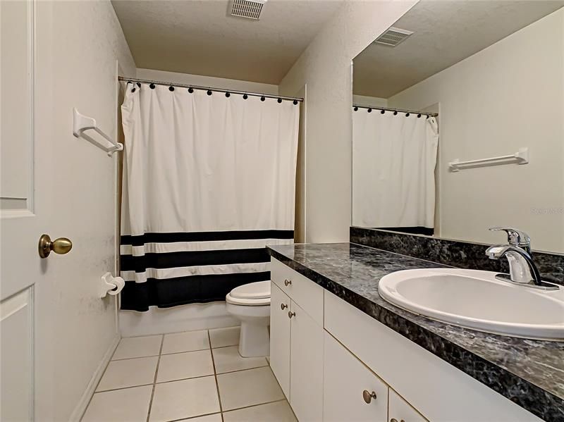 Guest bath with tub/shower combo