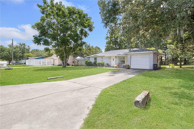 Recently Sold: $149,900 (2 beds, 1 baths, 836 Square Feet)