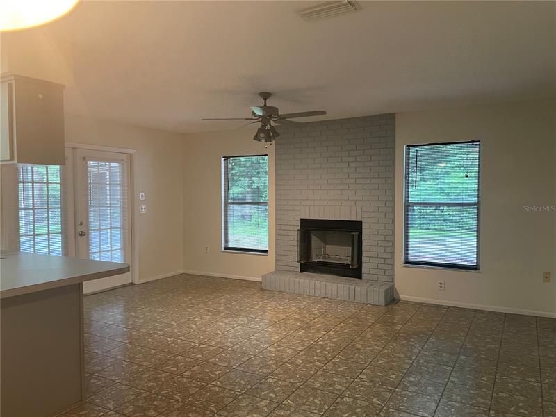 Recently Rented: $1,895 (3 beds, 2 baths, 1762 Square Feet)