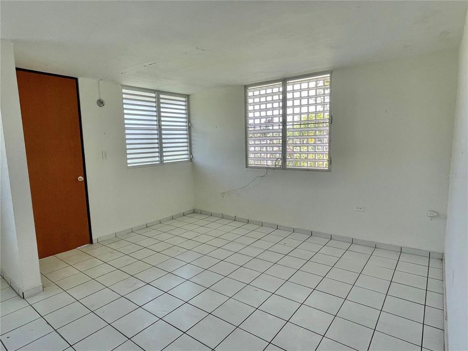 Vendido Recientemente: $130,000 (3 camas, 2 baños, 1100 Pies cuadrados)