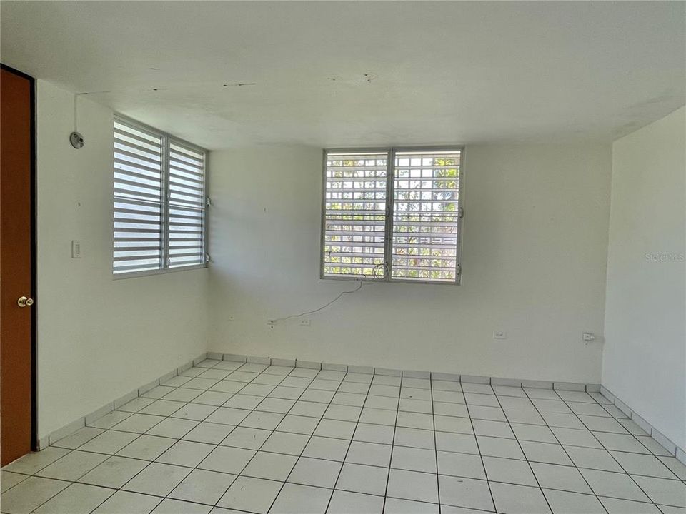 Vendido Recientemente: $130,000 (3 camas, 2 baños, 1100 Pies cuadrados)