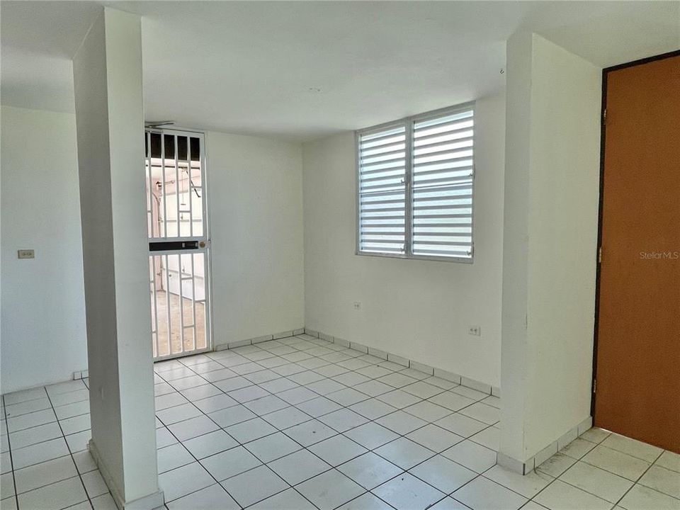 Vendido Recientemente: $130,000 (3 camas, 2 baños, 1100 Pies cuadrados)