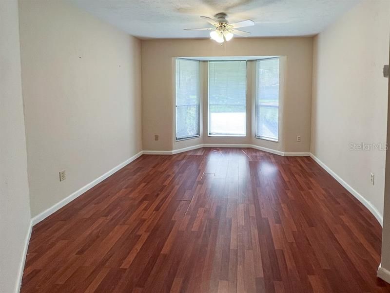 Recently Rented: $1,800 (3 beds, 2 baths, 1318 Square Feet)