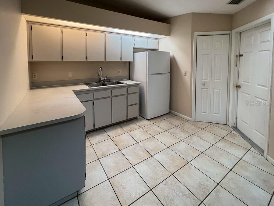 Recently Rented: $1,800 (3 beds, 2 baths, 1318 Square Feet)