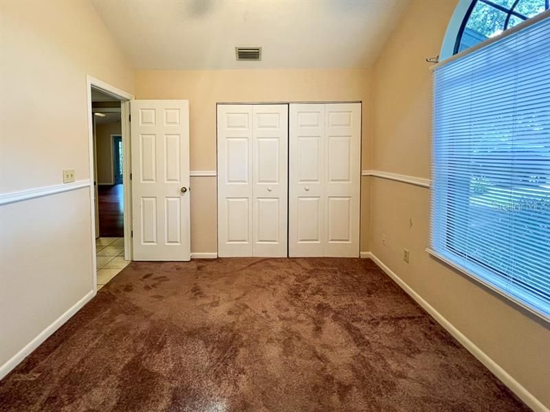 Recently Rented: $1,800 (3 beds, 2 baths, 1318 Square Feet)