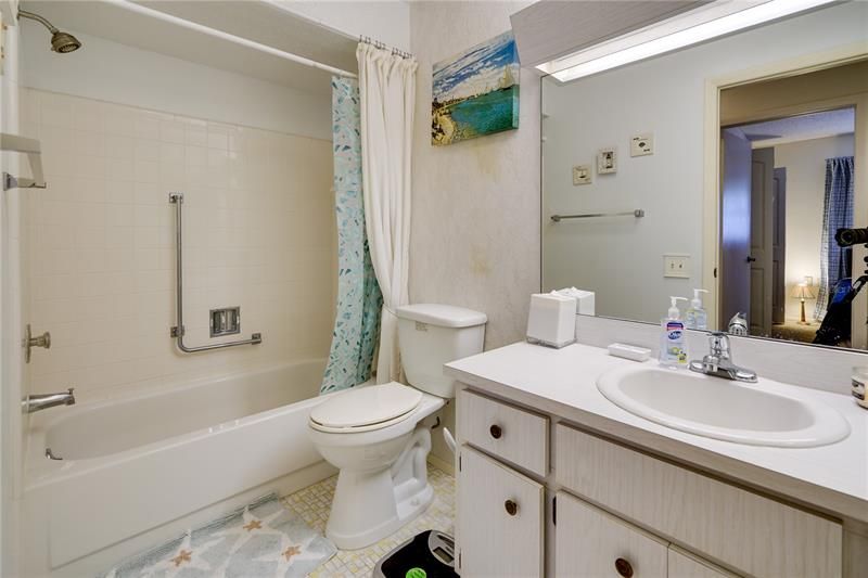 最近售出: $229,900 (2 贝兹, 2 浴室, 1274 平方英尺)