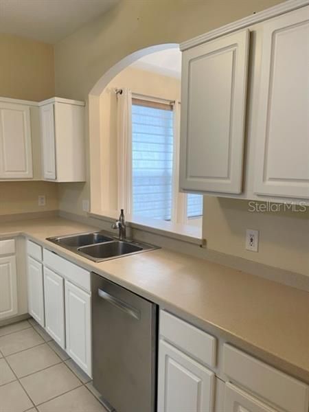 Recently Rented: $2,700 (3 beds, 2 baths, 1566 Square Feet)