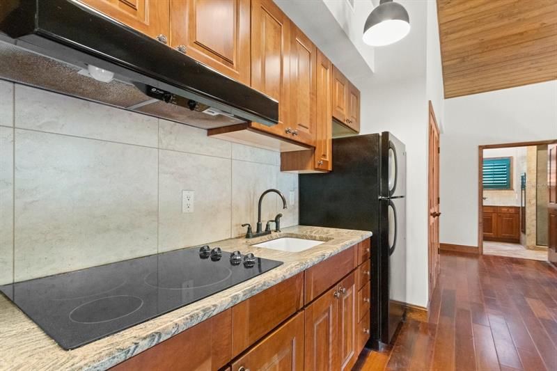 Recently Sold: $650,000 (2 beds, 2 baths, 1536 Square Feet)