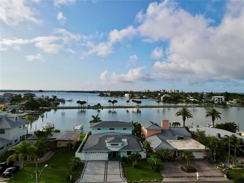 Recently Sold: $2,499,999 (3 beds, 3 baths, 3275 Square Feet)
