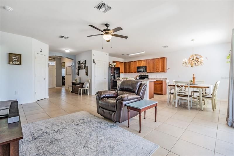 Recently Sold: $380,000 (3 beds, 2 baths, 1555 Square Feet)