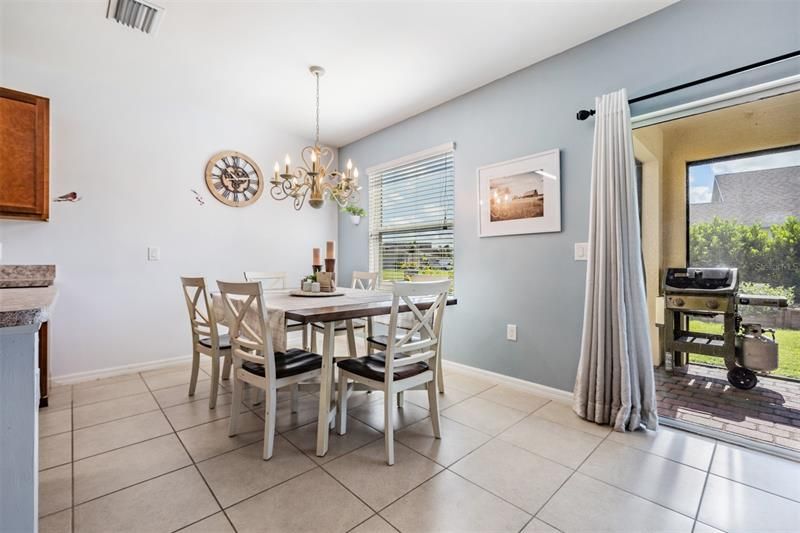 Recently Sold: $380,000 (3 beds, 2 baths, 1555 Square Feet)