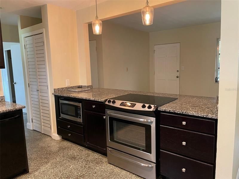 Recently Rented: $2,495 (2 beds, 2 baths, 1035 Square Feet)