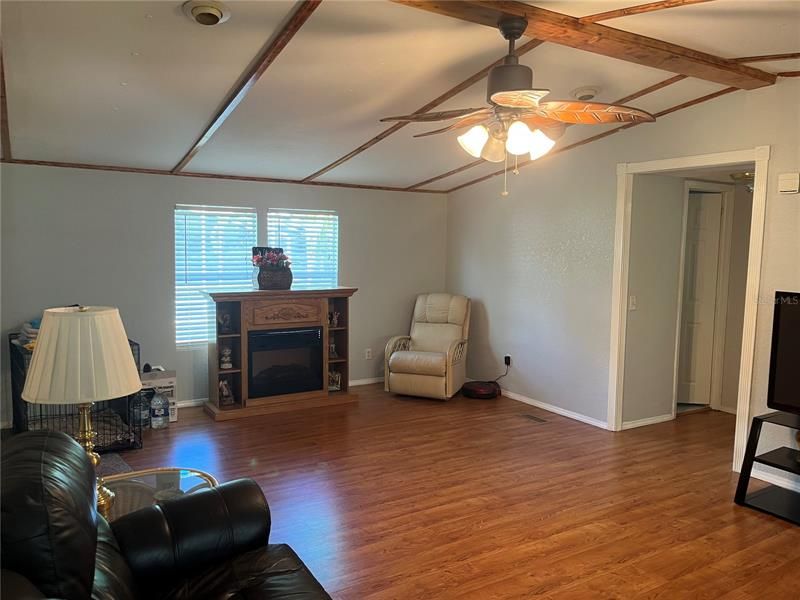 Recently Sold: $215,000 (3 beds, 2 baths, 1248 Square Feet)