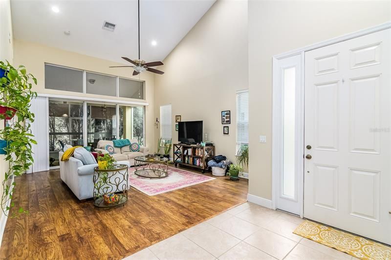 Recently Sold: $450,000 (3 beds, 3 baths, 2424 Square Feet)