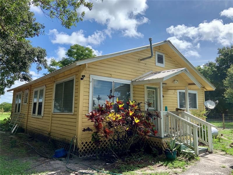 Recently Sold: $209,000 (2 beds, 1 baths, 1102 Square Feet)