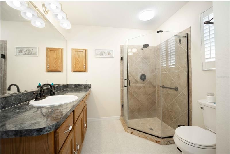 Recently Sold: $345,000 (3 beds, 2 baths, 1392 Square Feet)