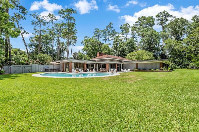 Recently Sold: $1,200,000 (5 beds, 4 baths, 4400 Square Feet)