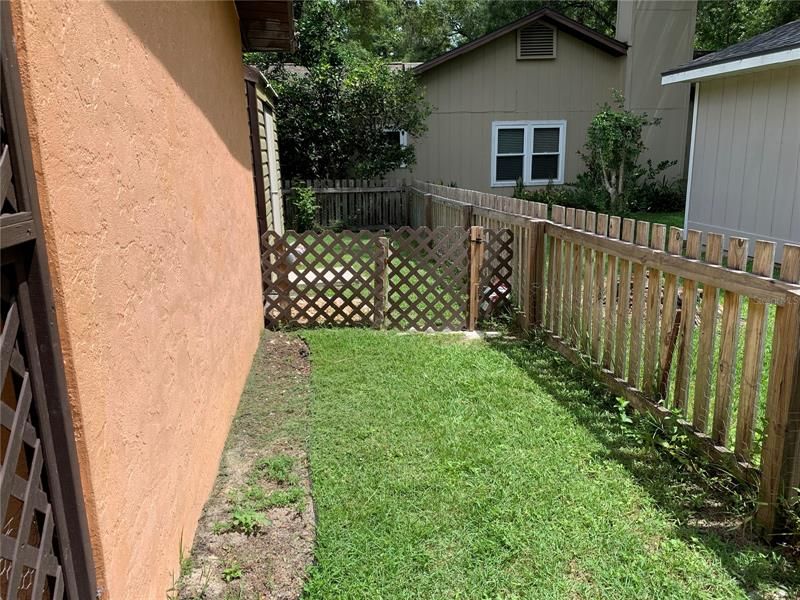 Side fenced yard