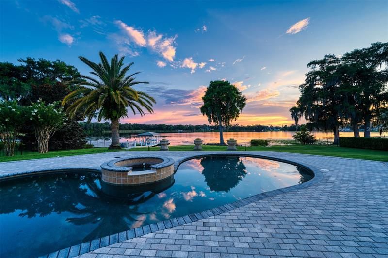 Recently Sold: $4,950,000 (5 beds, 5 baths, 7568 Square Feet)