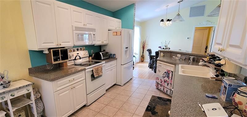 Recently Sold: $345,000 (2 beds, 2 baths, 1454 Square Feet)