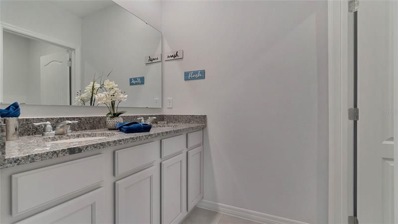 Vendido Recientemente: $415,990 (5 camas, 2 baños, 2601 Pies cuadrados)