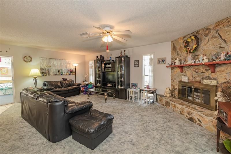 Recently Sold: $249,000 (3 beds, 2 baths, 1413 Square Feet)
