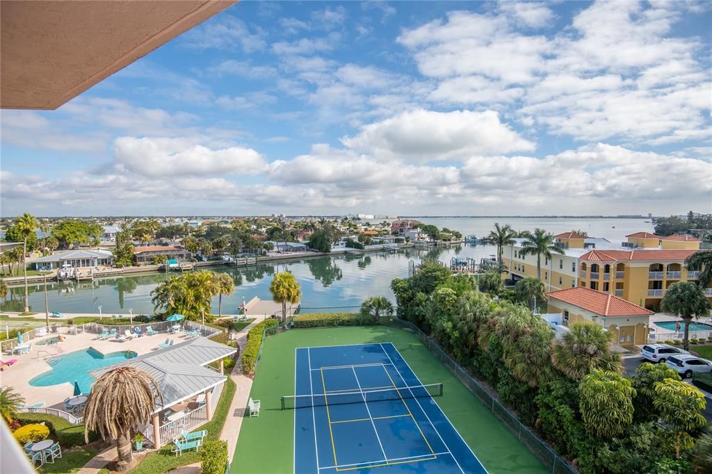 Recently Sold: $799,900 (2 beds, 2 baths, 1220 Square Feet)