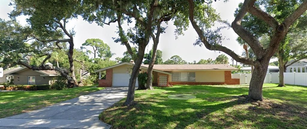 最近售出: $655,000 (4 贝兹, 3 浴室, 2068 平方英尺)