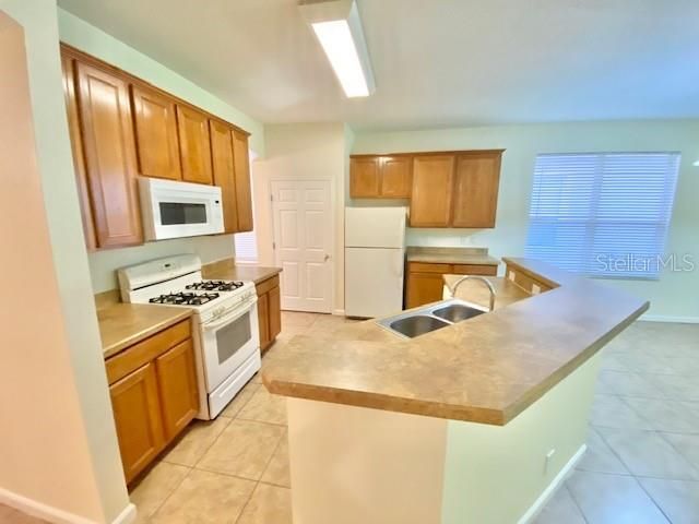 Recently Rented: $2,295 (3 beds, 2 baths, 1842 Square Feet)