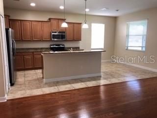 Recently Rented: $2,450 (4 beds, 3 baths, 2114 Square Feet)