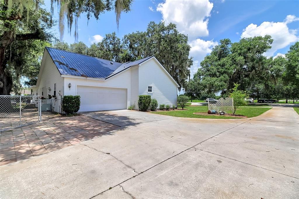 Recently Sold: $469,900 (3 beds, 2 baths, 2381 Square Feet)