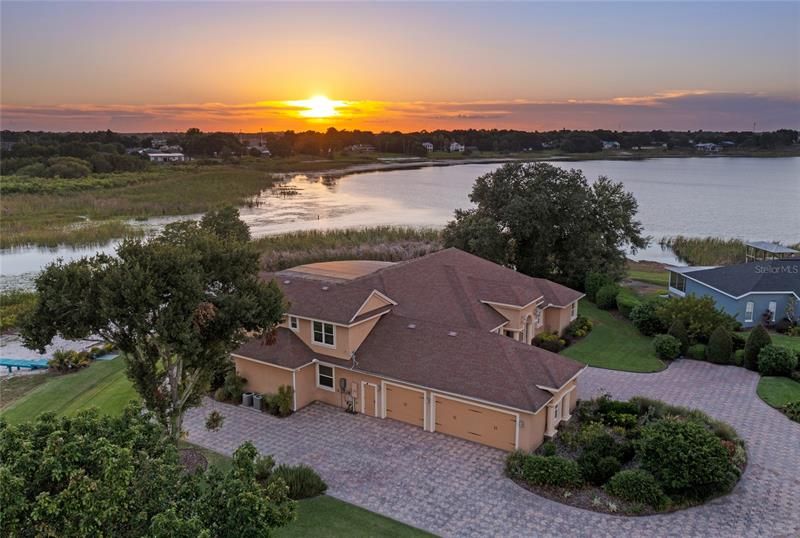 Recently Sold: $1,075,000 (4 beds, 4 baths, 4462 Square Feet)