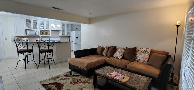 Recently Rented: $1,800 (3 beds, 1 baths, 1142 Square Feet)