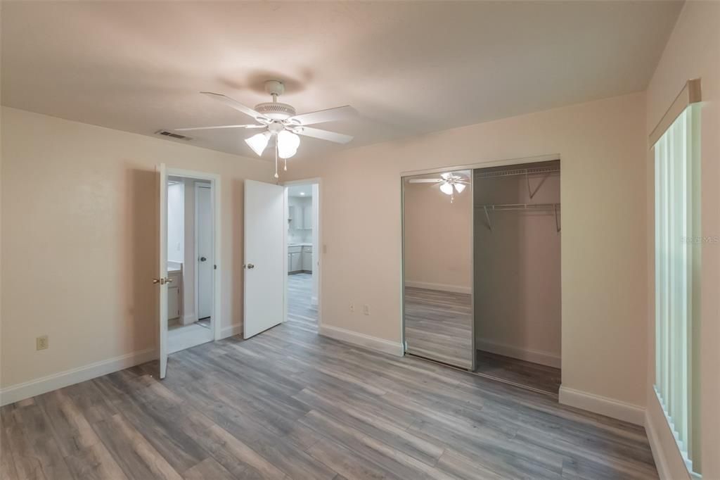 Recently Rented: $1,300 (2 beds, 1 baths, 832 Square Feet)