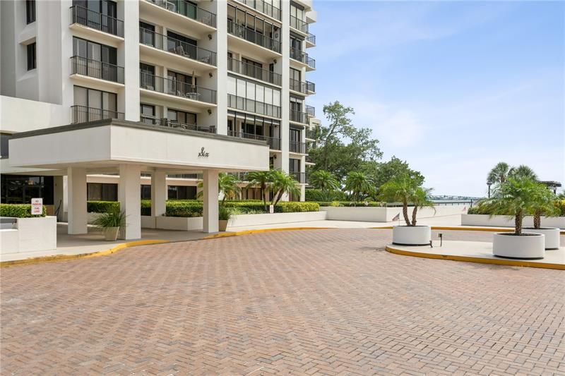 Recently Sold: $833,000 (2 beds, 2 baths, 1844 Square Feet)