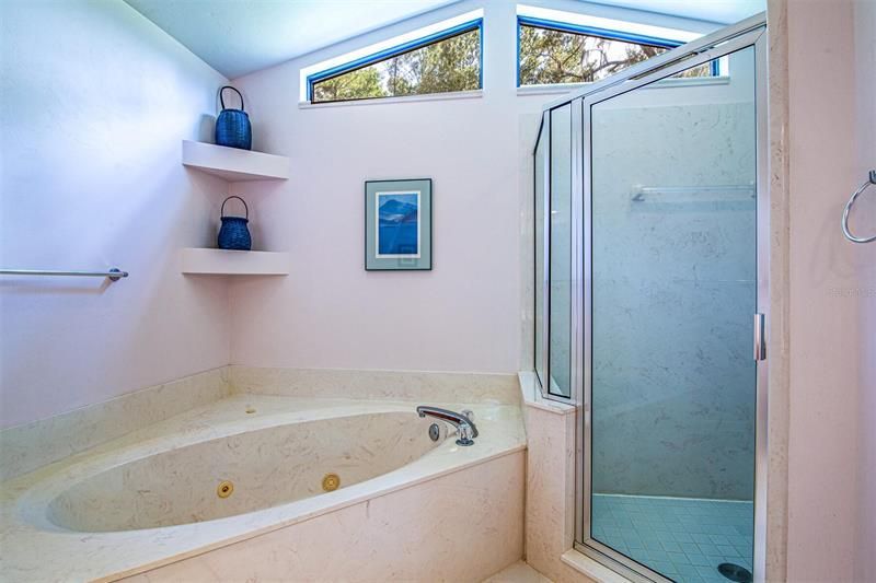 最近售出: $699,250 (3 贝兹, 2 浴室, 2384 平方英尺)