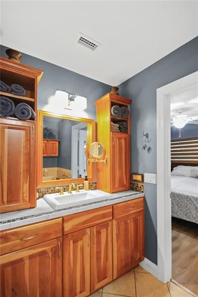 Недавно продано: $665,000 (3 спален, 2 ванн, 1499 Квадратных фут)