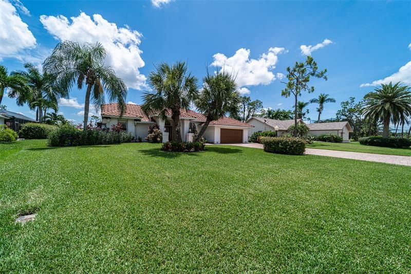 Recently Sold: $650,000 (3 beds, 2 baths, 1959 Square Feet)