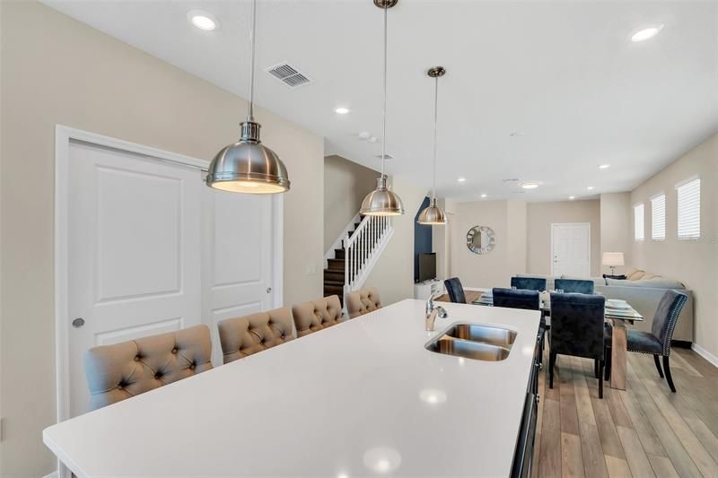 Recently Sold: $750,000 (5 beds, 5 baths, 2591 Square Feet)