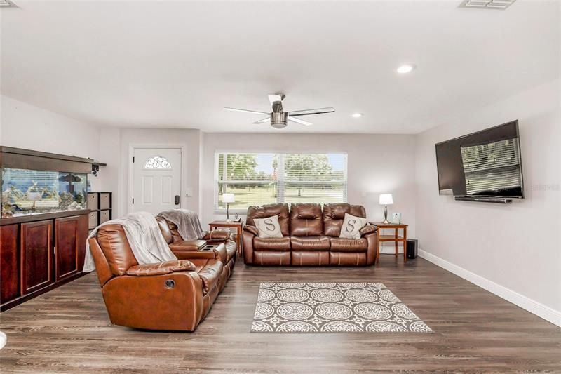 Recently Sold: $399,000 (3 beds, 2 baths, 1688 Square Feet)