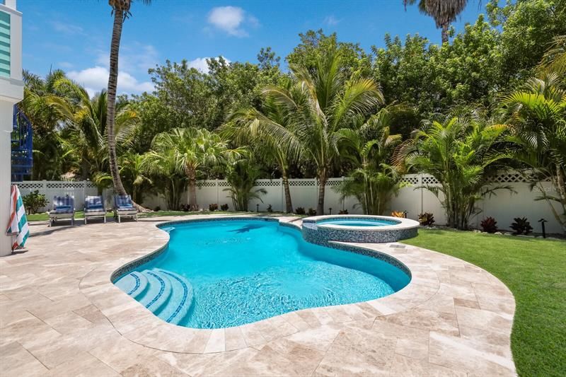 Recently Sold: $3,895,000 (4 beds, 4 baths, 2294 Square Feet)
