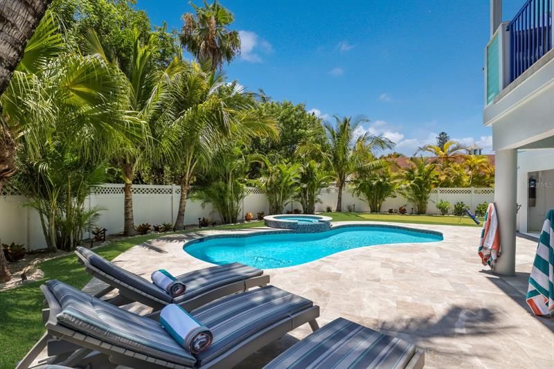 Recently Sold: $3,895,000 (4 beds, 4 baths, 2294 Square Feet)
