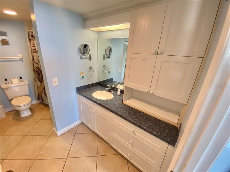 Recently Sold: $379,900 (1 beds, 1 baths, 733 Square Feet)