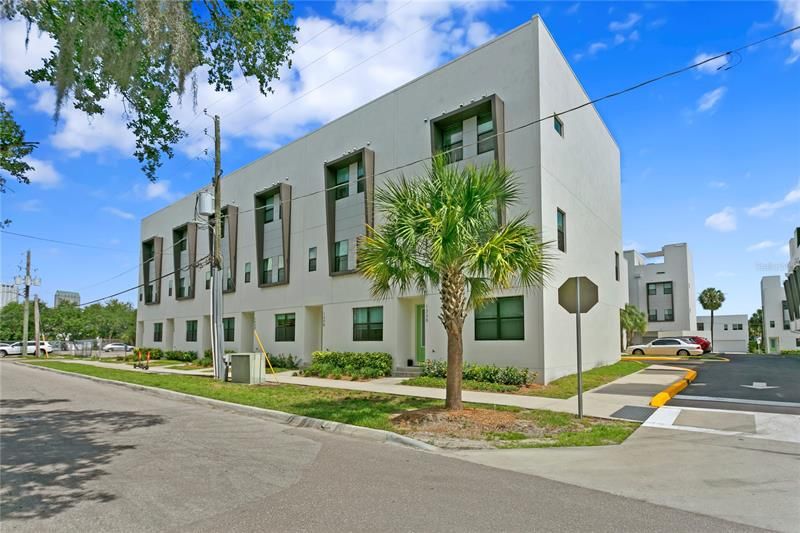 Recently Sold: $615,000 (3 beds, 3 baths, 2097 Square Feet)