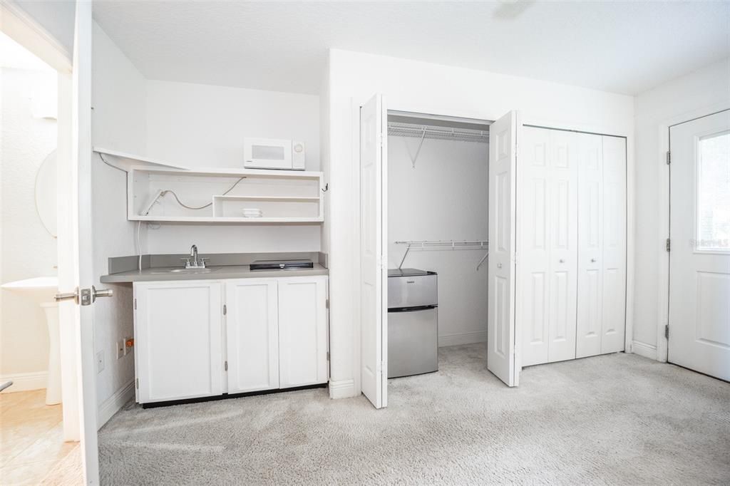 Recently Rented: $1,000 (1 beds, 1 baths, 4246 Square Feet)