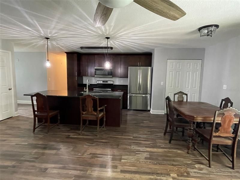 Recently Rented: $1,900 (3 beds, 2 baths, 1359 Square Feet)