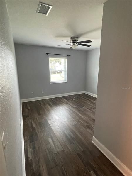 Recently Rented: $1,900 (3 beds, 2 baths, 1359 Square Feet)